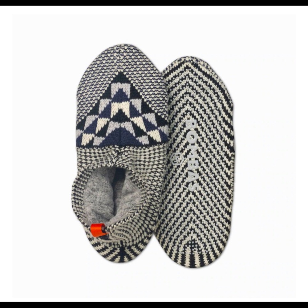 BOMBAS brand slipper socks in “Black and White”.